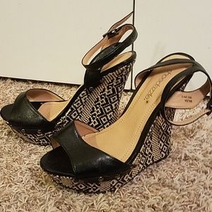 Black and cream sandals 4 inches